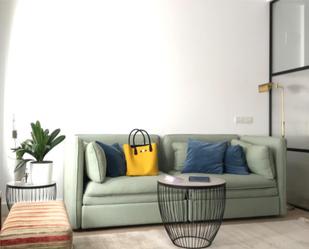 Sala d'estar de Apartament de lloguer en  Madrid Capital amb Aire condicionat i Balcó