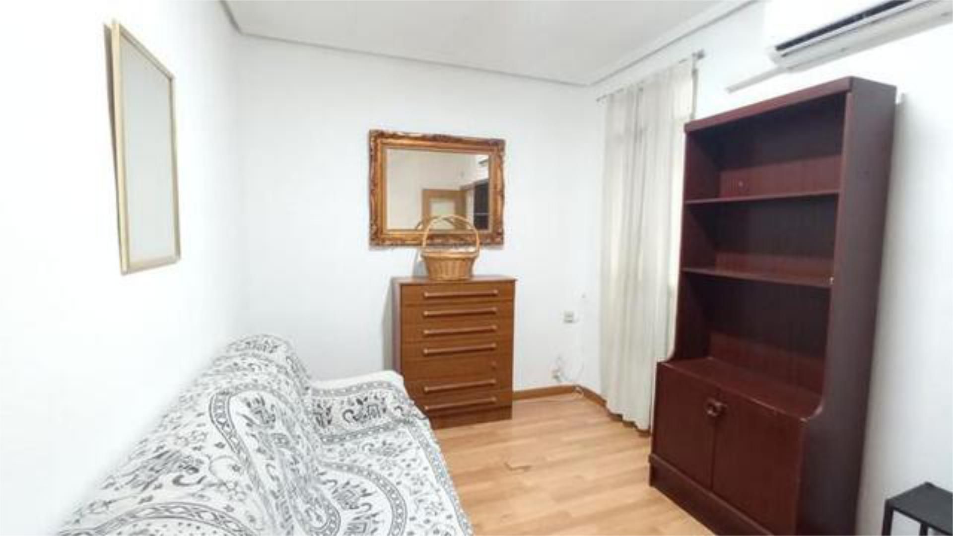 Dormitori de Apartament de lloguer en  Madrid Capital amb Calefacció i Moblat