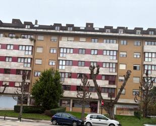 Vista exterior de Pis en venda en Oviedo  amb Calefacció, Jardí privat i Traster