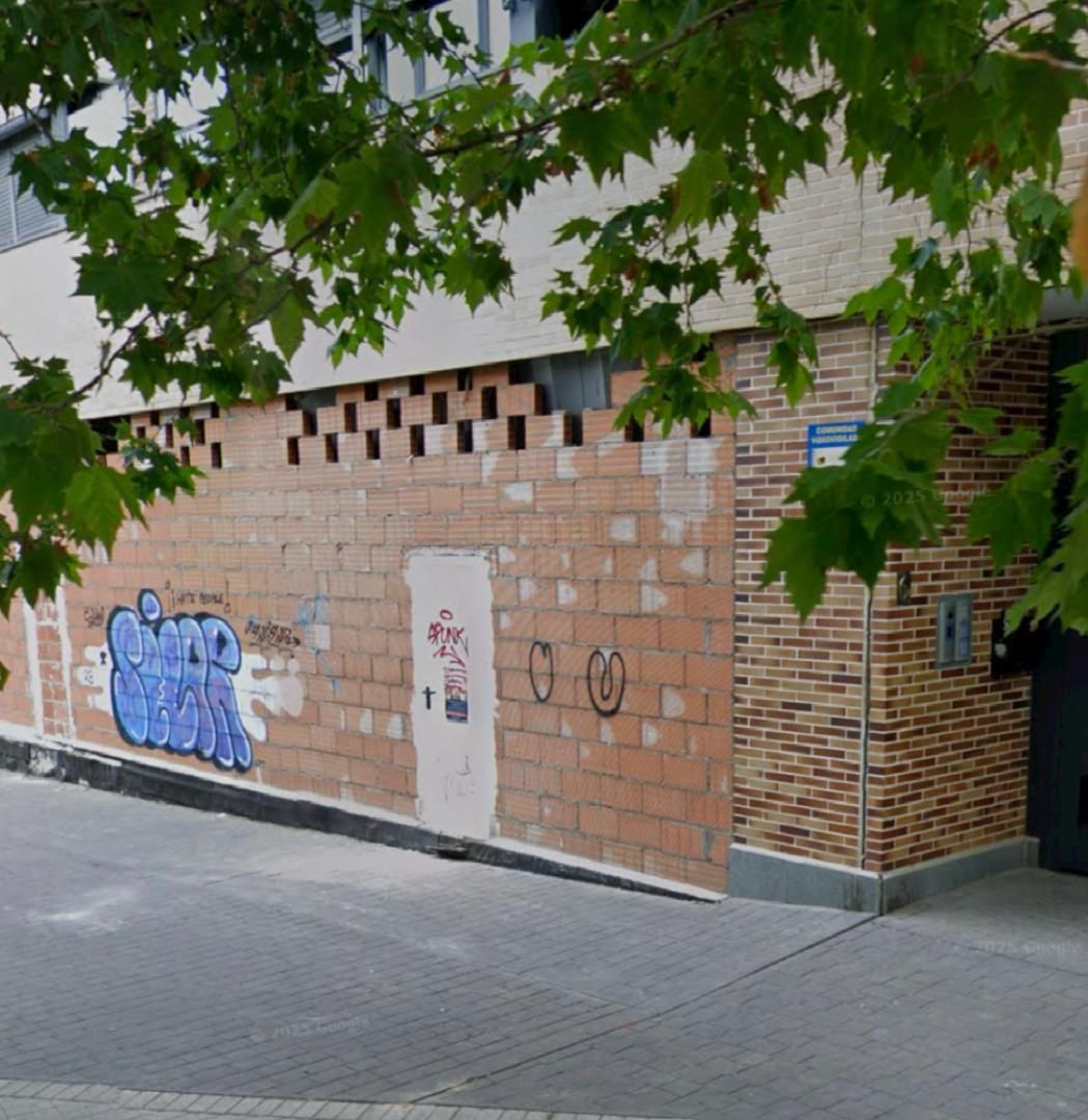 Vista exterior de Local en venta en Aranjuez