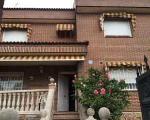 Vista exterior de Pis en venda en Torrejón de Velasco amb Aire condicionat, Calefacció i Jardí privat