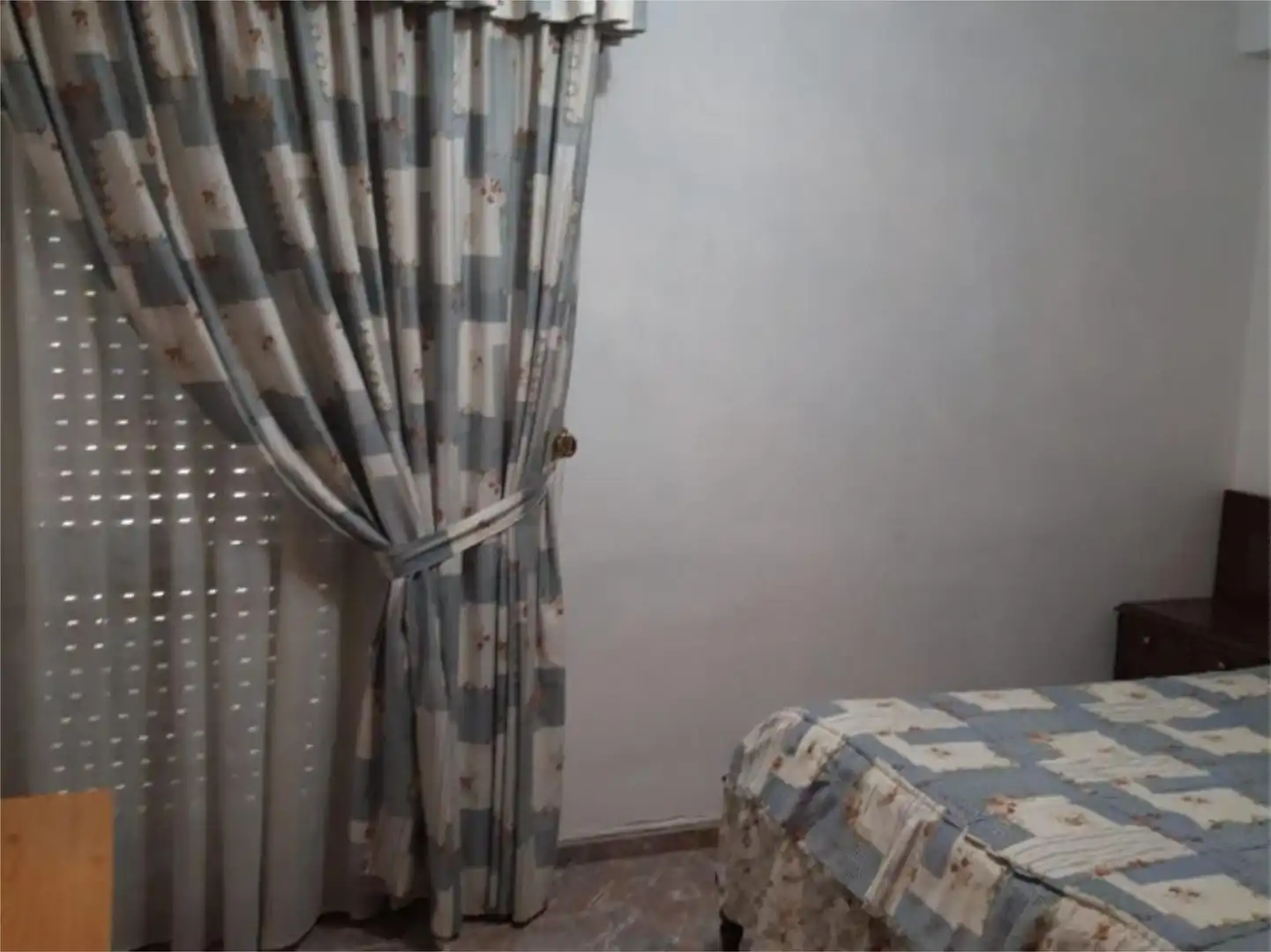 Pis en venda a Calle Santa María del Valle, 3, El Valle - Universidad Dormitori de Pis en venda en Jaén amb Calefacció, Moblat i Balcó