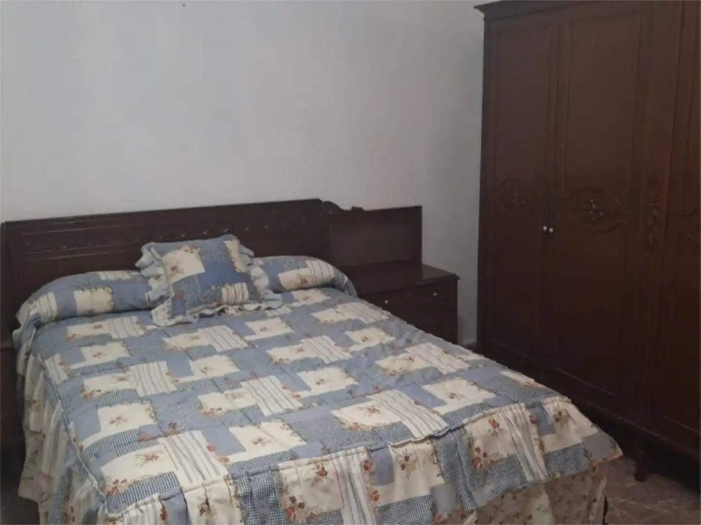 Pis en venda a Calle Santa María del Valle, 3, El Valle - Universidad Dormitori de Pis en venda en Jaén amb Calefacció, Moblat i Balcó