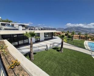 Vista exterior de Casa o xalet en venda en Polop amb Aire condicionat, Terrassa i Piscina