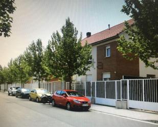 Vista exterior de Pis en venda en La Muela amb Calefacció, Jardí privat i Moblat