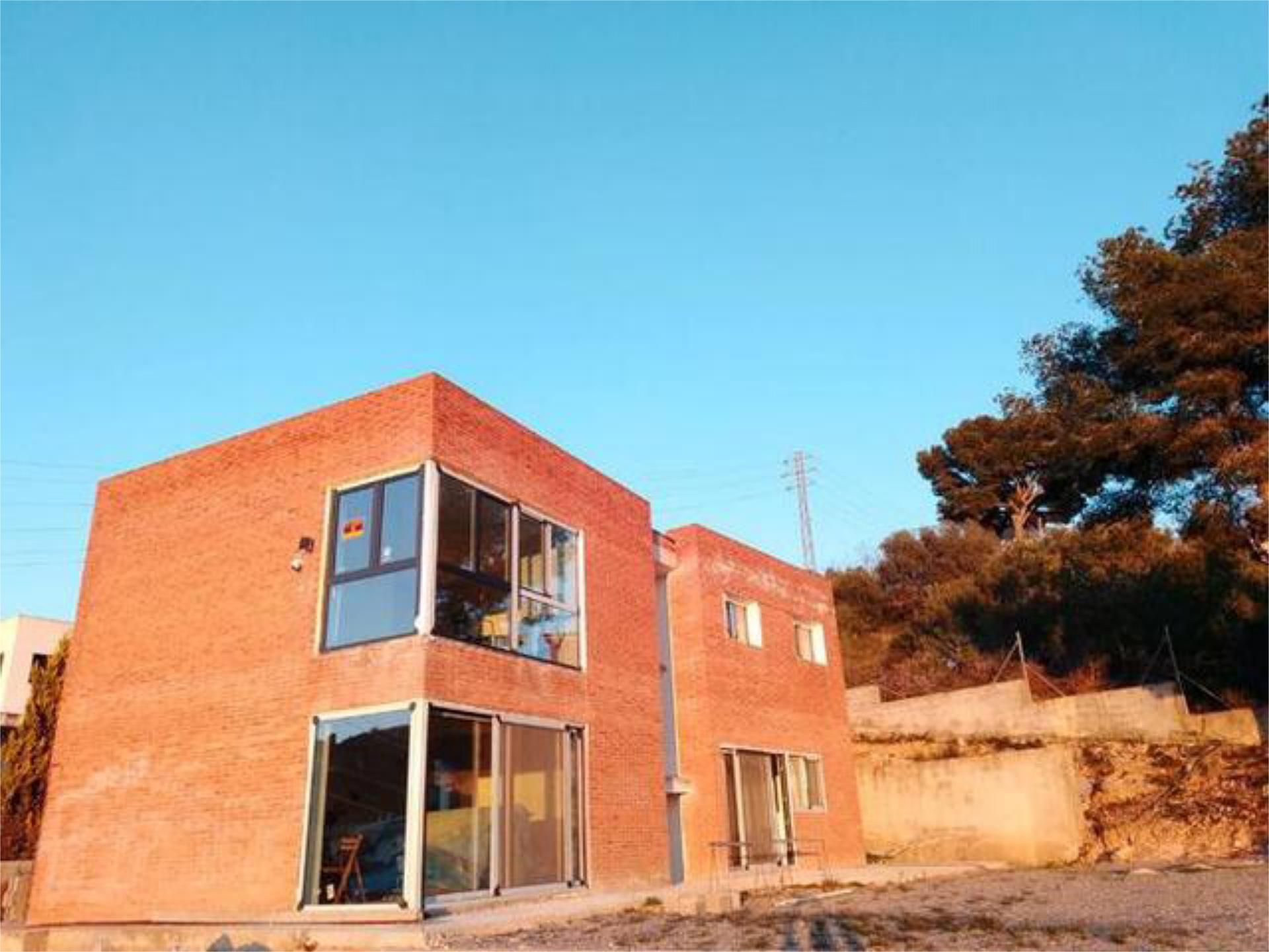 Vista exterior de Casa adosada en venda en Calafell amb Jardí privat i Terrassa