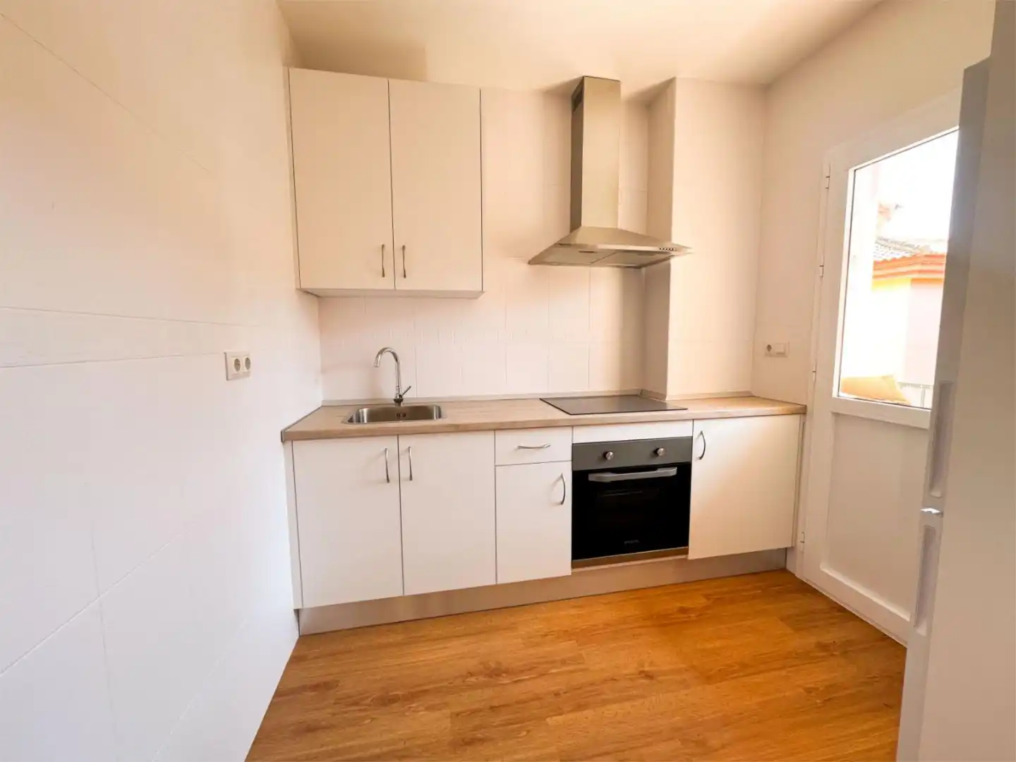 Flat for sale in Calle la Carolina, 49, Churriana - El Pizarrillo - La Noria-Guadalsol Kitchen of Flat for sale in Málaga with Air Conditioner, Heating and Terrace