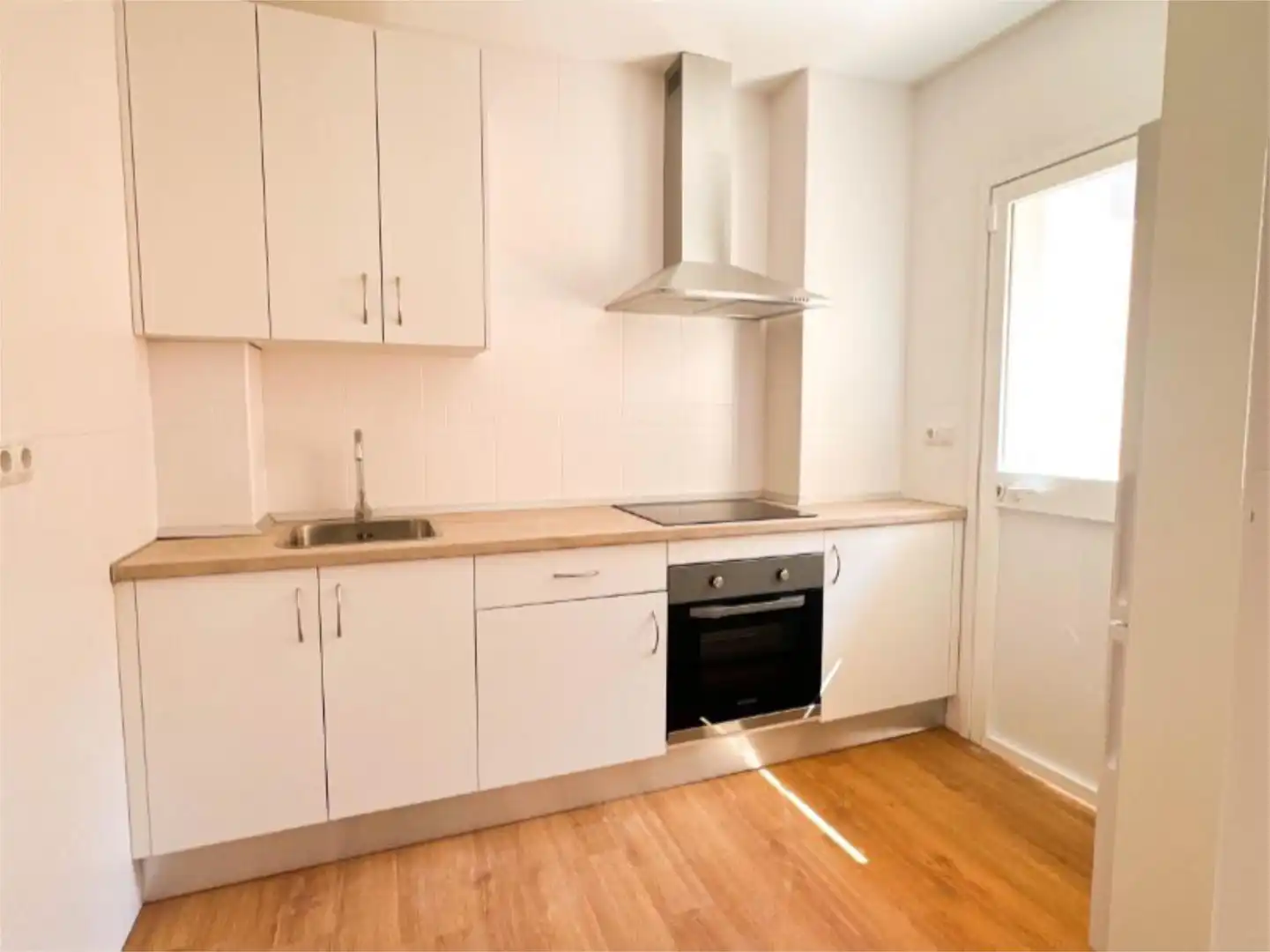 Flat for sale in Calle la Carolina, 49, Churriana - El Pizarrillo - La Noria-Guadalsol Kitchen of Flat for sale in Málaga with Air Conditioner, Heating and Terrace