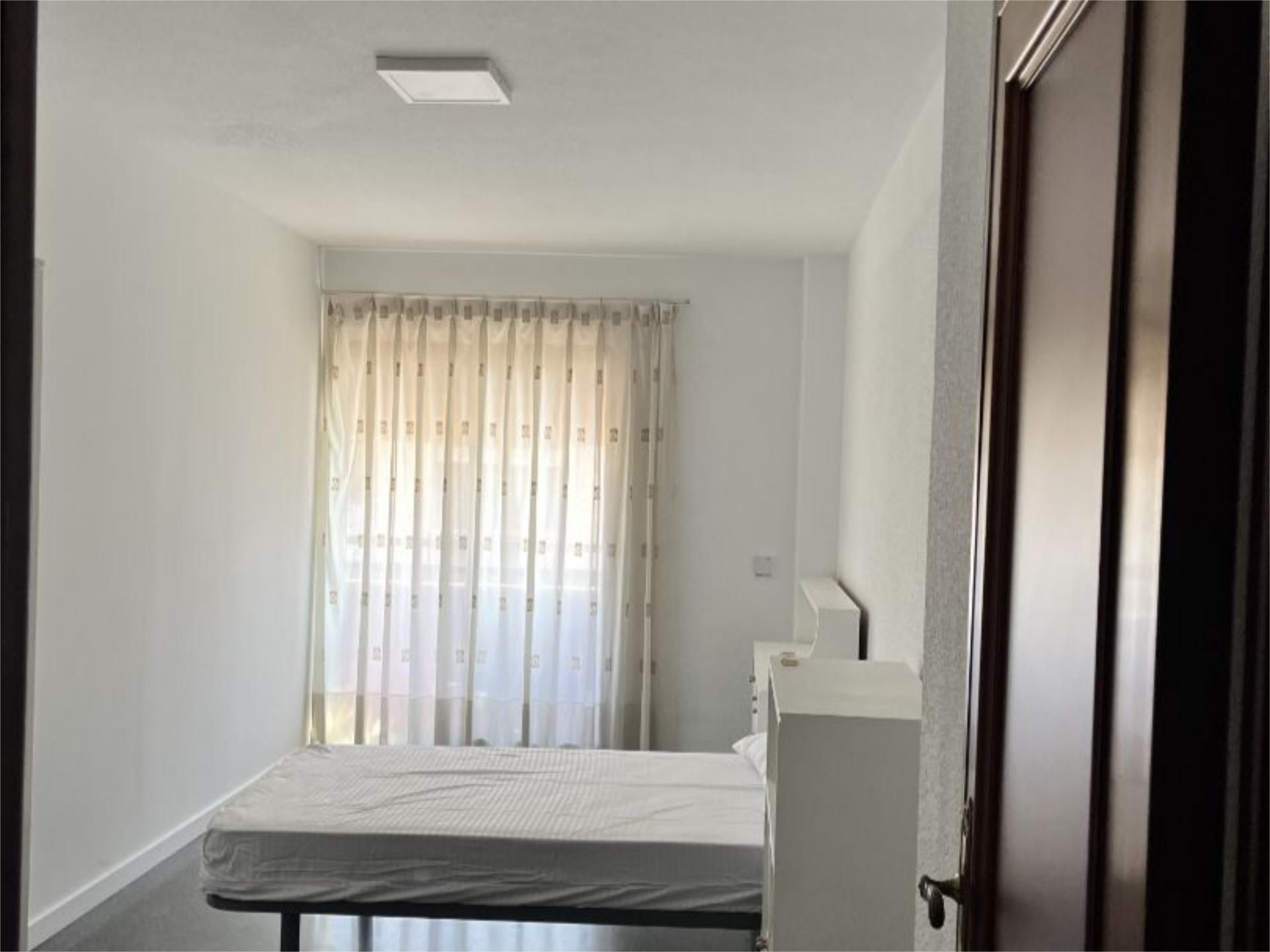 Bedroom of Flat to share in  Valencia Capital  with Air Conditioner, Furnished and Balcony
