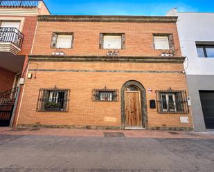 Vista exterior de Casa o xalet en venda en  Almería Capital amb Aire condicionat, Calefacció i Jardí privat