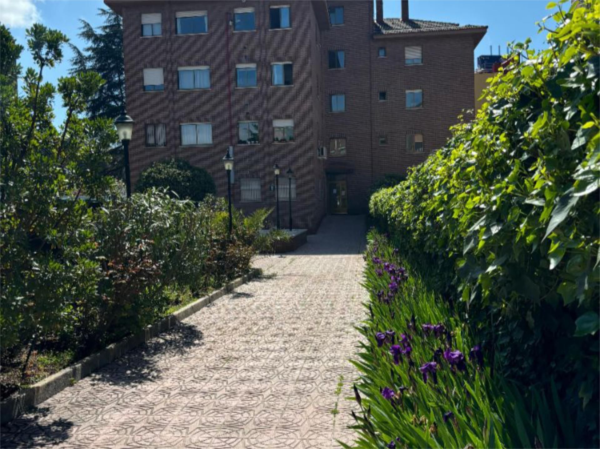 Exterior view of Flat to rent in  Madrid Capital  with Air Conditioner, Heating and Private garden