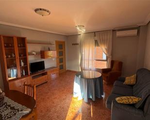 Sala d'estar de Pis de lloguer en Jaraíz de la Vera amb Aire condicionat, Terrassa i Moblat