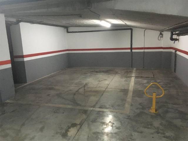 Garaje en Alquiler en Calle Héroe de Sostoa, 51 en Parque Ayala - Jardín de la Abadía - Huelín