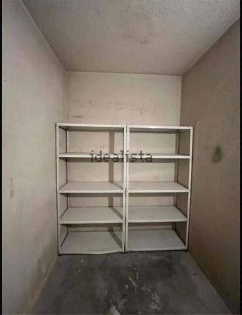 Box room to rent in Barakaldo 