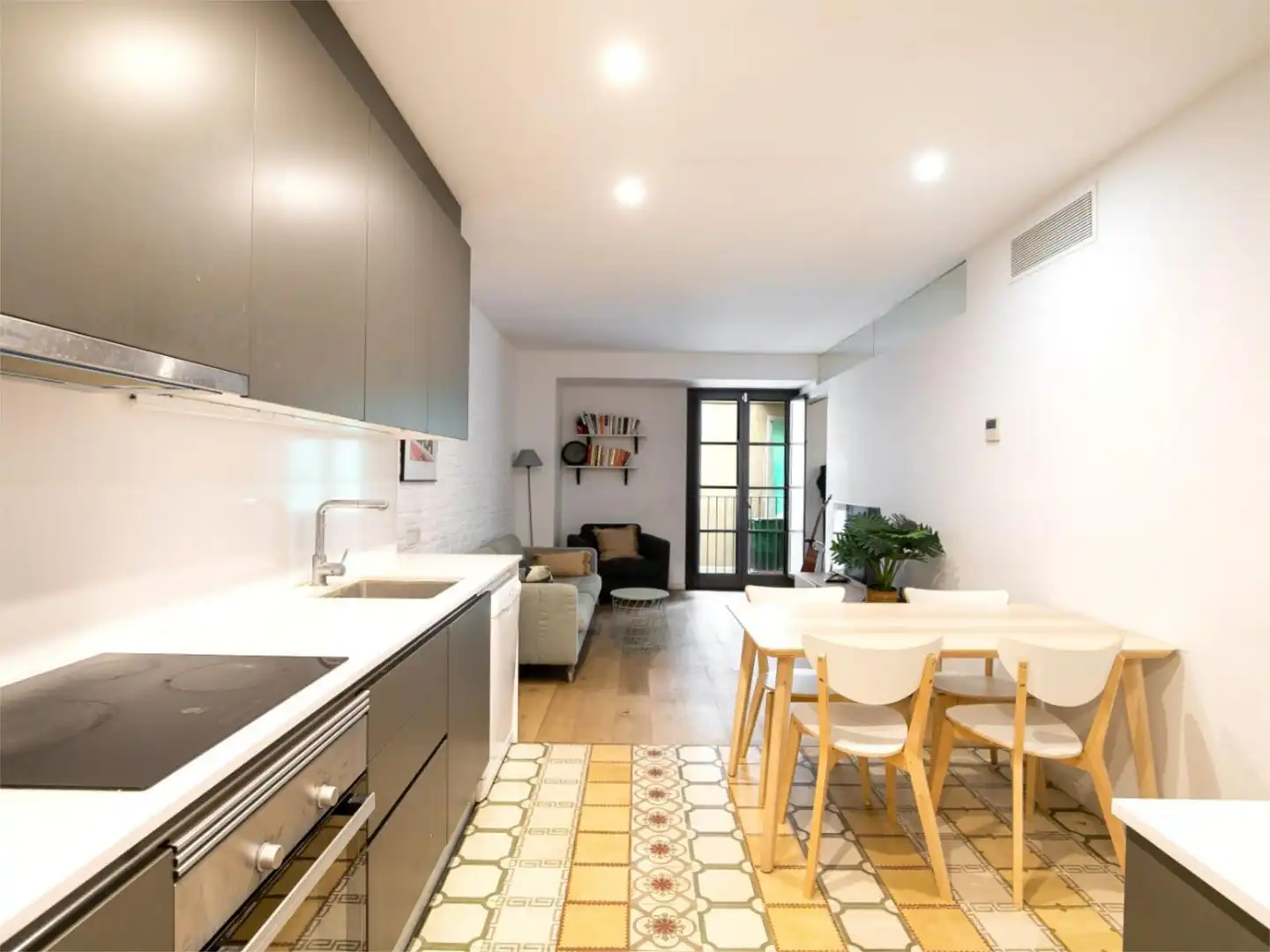 Piso en venta en Carrer de la Cera, 53, El Raval Cocina de Piso en venta en Barcelona con Aire acondicionado, Calefacción y Parquet