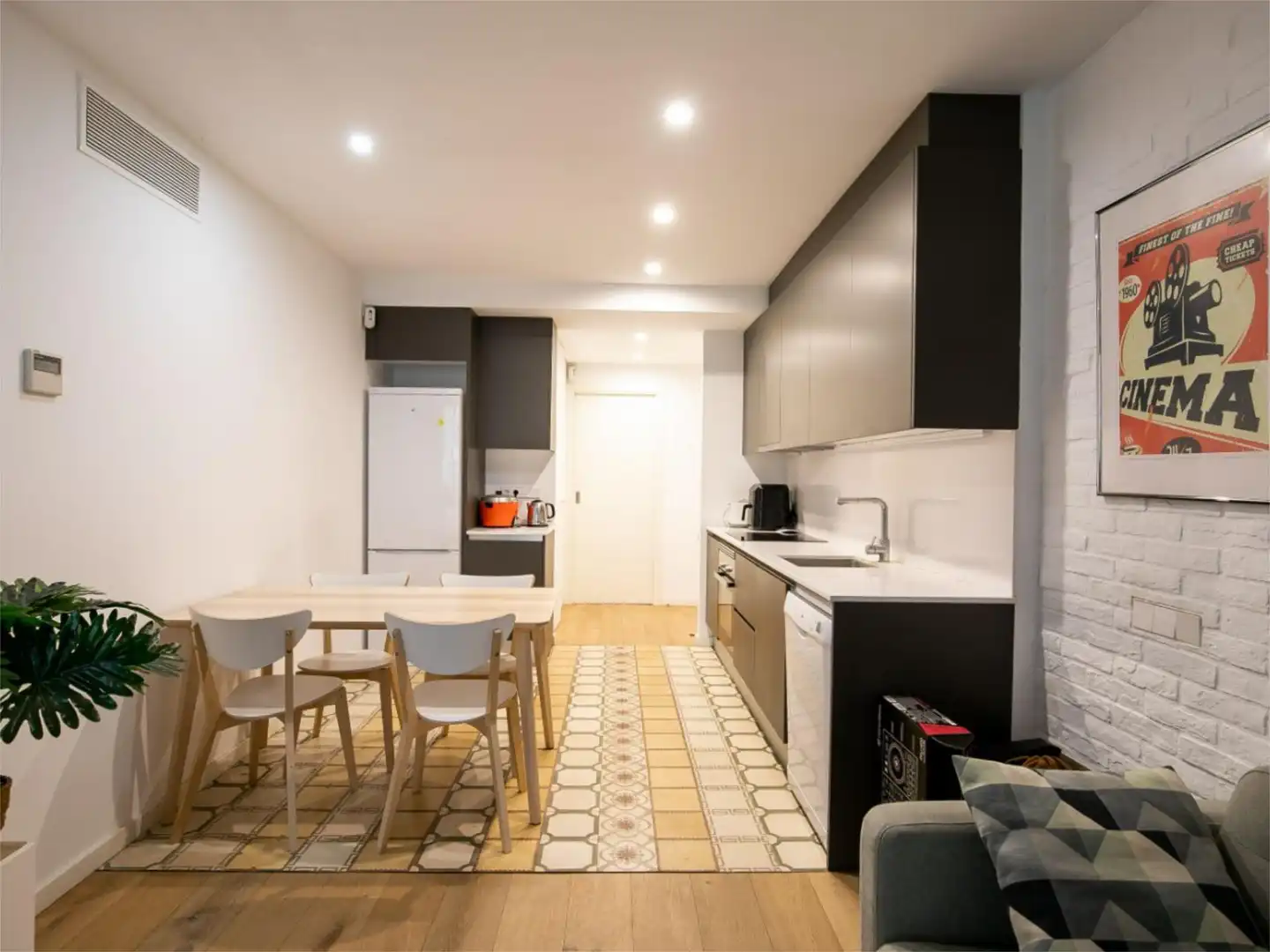 Piso en venta en Carrer de la Cera, 53, El Raval Cocina de Piso en venta en Barcelona con Aire acondicionado, Calefacción y Parquet