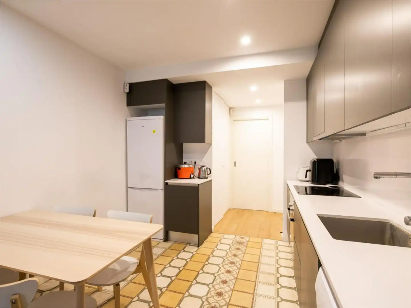 Piso en venta en Carrer de la Cera, 53, El Raval Cocina de Piso en venta en Barcelona con Aire acondicionado, Calefacción y Parquet