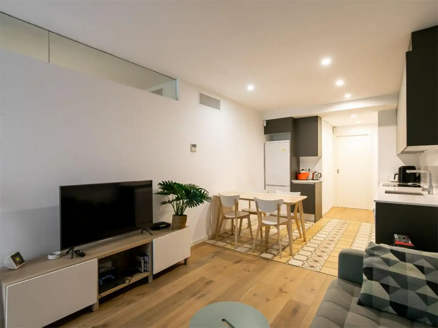Piso en venta en Carrer de la Cera, 53, El Raval Sala de estar de Piso en venta en Barcelona con Aire acondicionado, Calefacción y Parquet