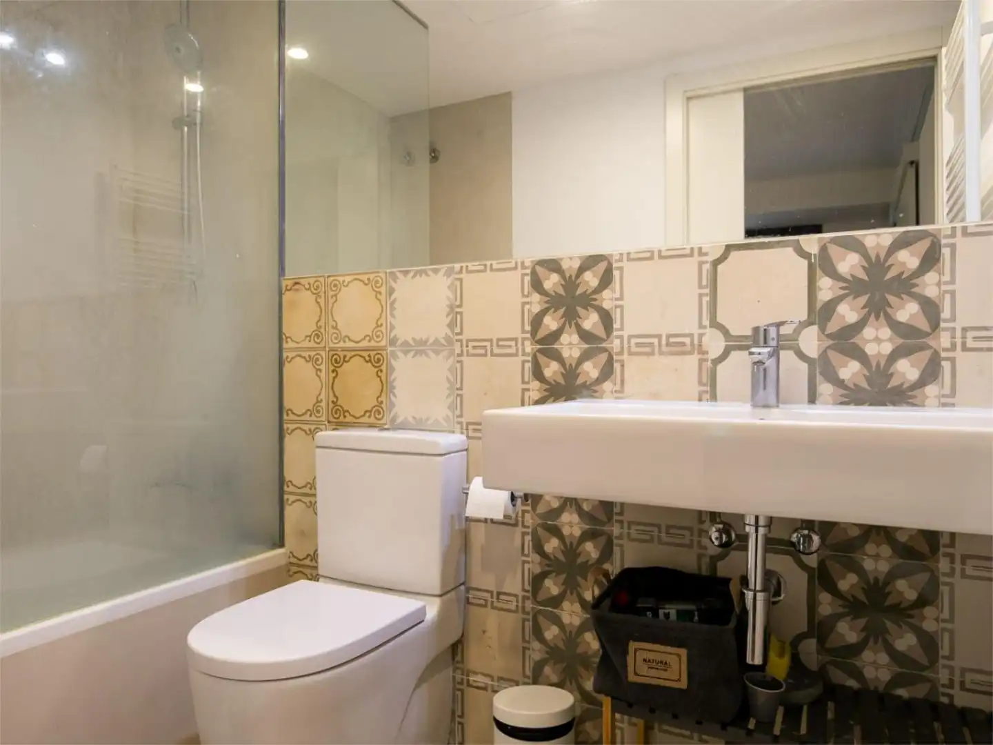 Piso en venta en Carrer de la Cera, 53, El Raval Baño de Piso en venta en Barcelona con Aire acondicionado, Calefacción y Parquet