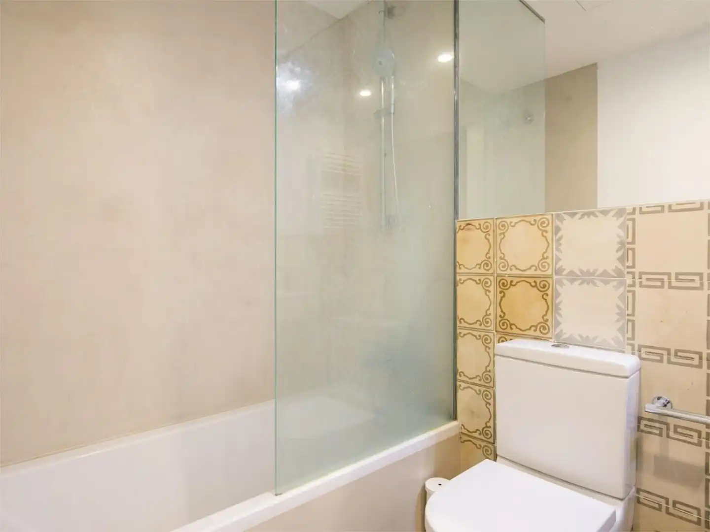 Piso en venta en Carrer de la Cera, 53, El Raval Baño de Piso en venta en Barcelona con Aire acondicionado, Calefacción y Parquet