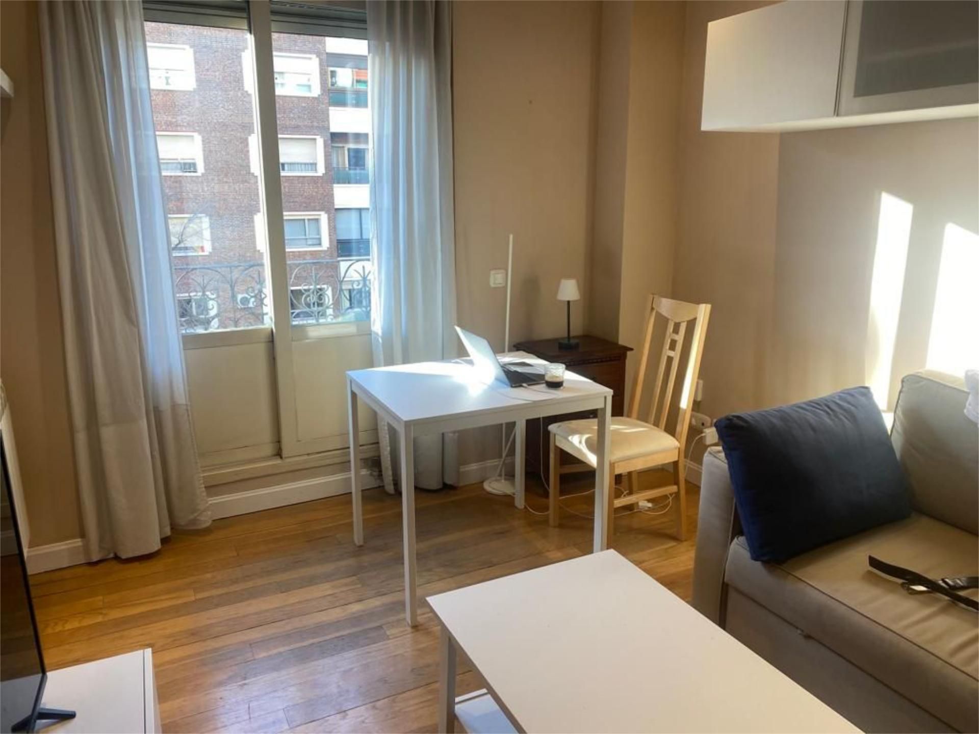 Bedroom of Flat to rent in  Madrid Capital  with Air Conditioner, Heating and Parquet flooring