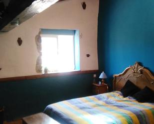 Dormitori de Casa adosada en venda en Cidones amb Calefacció, Jardí privat i Parquet
