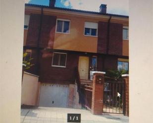 Exterior view of Single-family semi-detached for sale in Cistérniga  with Terrace