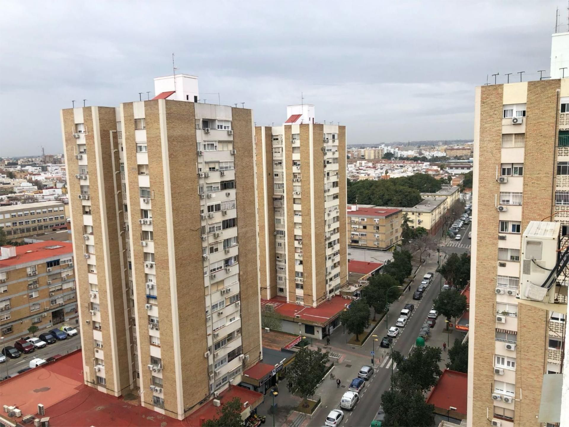 Vista exterior de Piso para compartir en  Sevilla Capital con Aire acondicionado, Calefacción y Amueblado