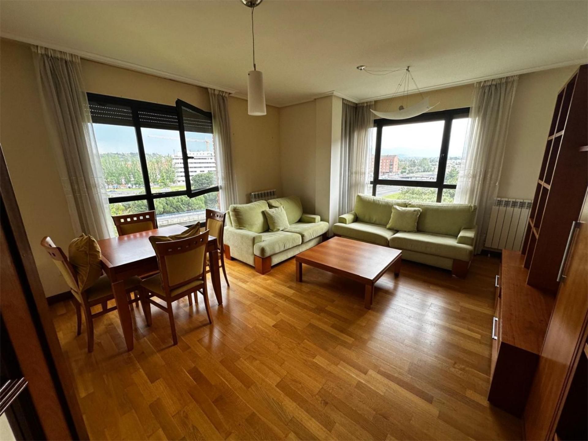 Sala d'estar de Pis de lloguer en  Logroño amb Calefacció, Parquet i Traster