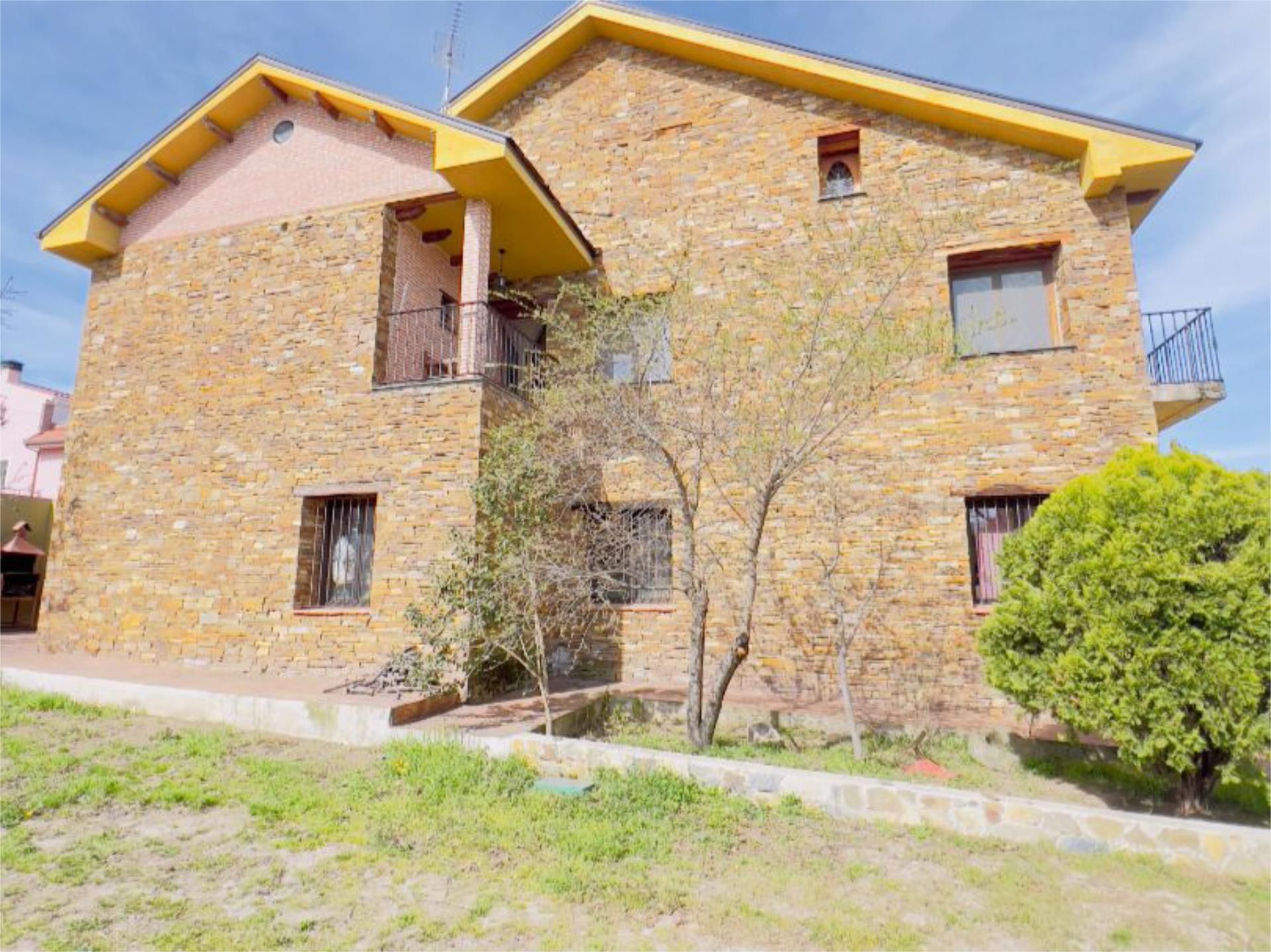 Vista exterior de Casa o xalet en venda en Guadalix de la Sierra amb Calefacció, Jardí privat i Terrassa