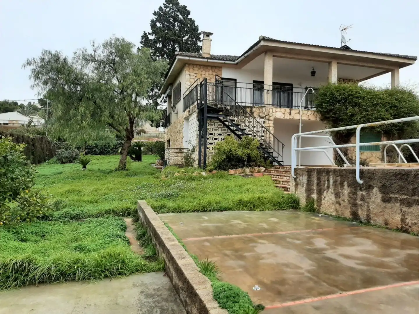 Pis en venda a Carrer la Lluna, 76, Cumbres de Calicanto Vista exterior de Pis en venda en Torrent amb Jardí privat, Terrassa i Traster