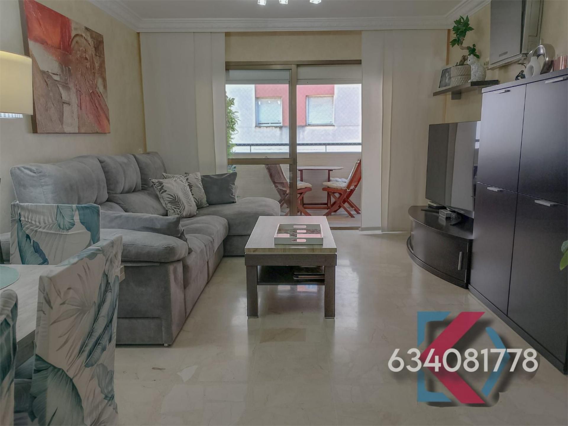 Sala d'estar de Pis en venda en Estepona amb Aire condicionat i Terrassa