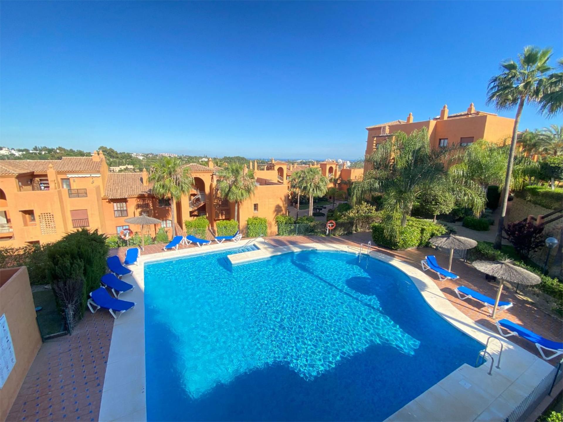 Exterior view of Apartment for sale in Benahavís  with Air Conditioner, Terrace and Swimming Pool