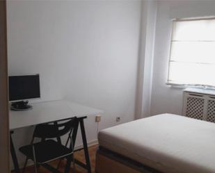 Bedroom of Flat to share in  Madrid Capital  with Air Conditioner, Heating and Parquet flooring