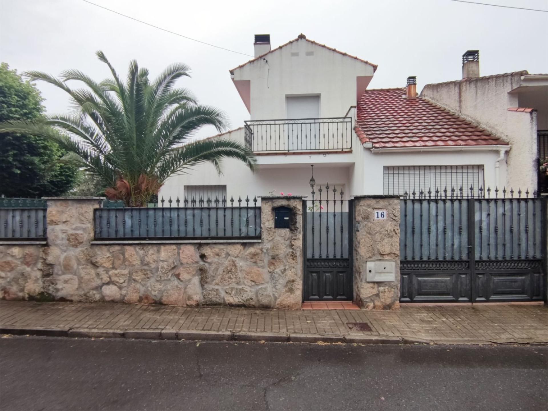 Exterior view of House or chalet for sale in Chapinería  with Heating, Private garden and Balcony