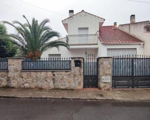 Exterior view of House or chalet for sale in Chapinería  with Heating, Private garden and Balcony