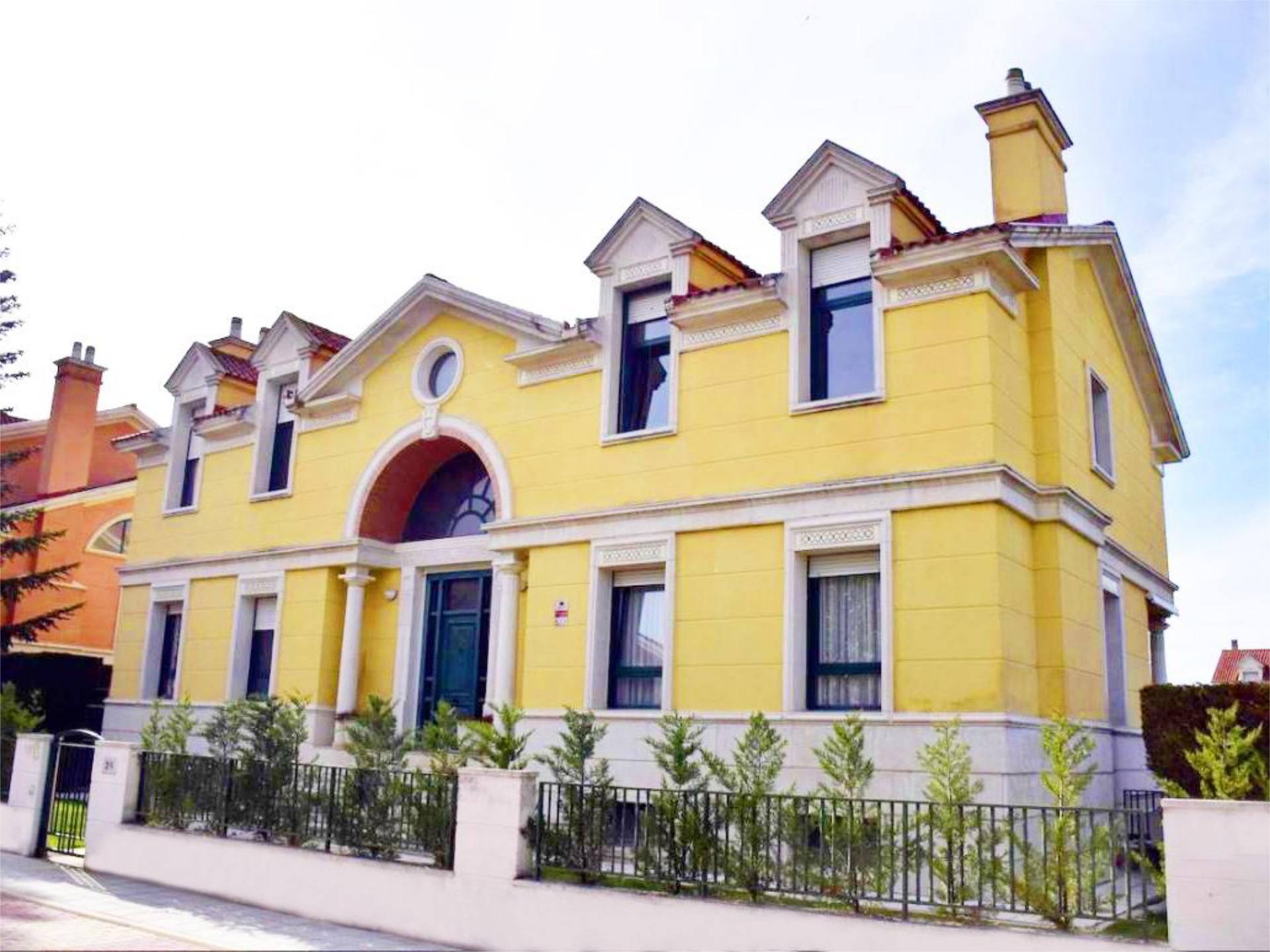 Vista exterior de Casa o xalet en venda en Valladolid Capital amb Aire condicionat, Terrassa i Balcó