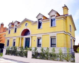 Vista exterior de Casa o xalet en venda en Valladolid Capital amb Aire condicionat, Terrassa i Balcó