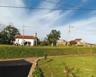Casa o xalet de lloguer en Las Regueras   amb Calefacció, Jardí privat i Terrassa