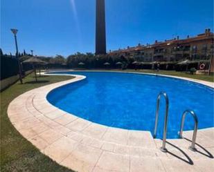 Swimming pool of Box room to rent in Atarfe