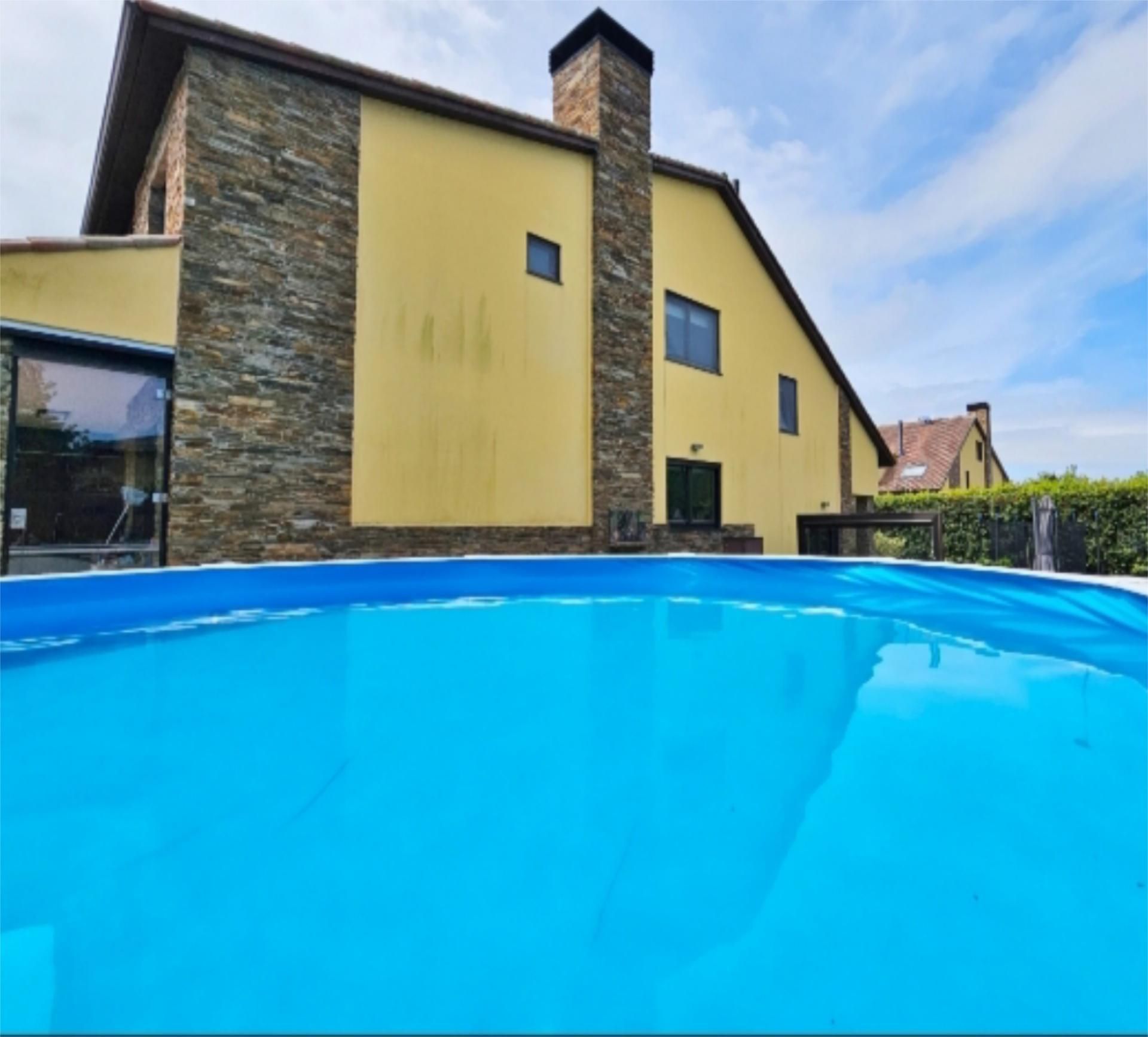Piscina de Casa o xalet en venda en Oleiros amb Aire condicionat, Terrassa i Piscina