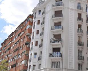 Exterior view of Flat for sale in  Madrid Capital  with Balcony