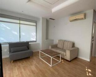 Sala d'estar de Local de lloguer en  Sevilla Capital amb Aire condicionat