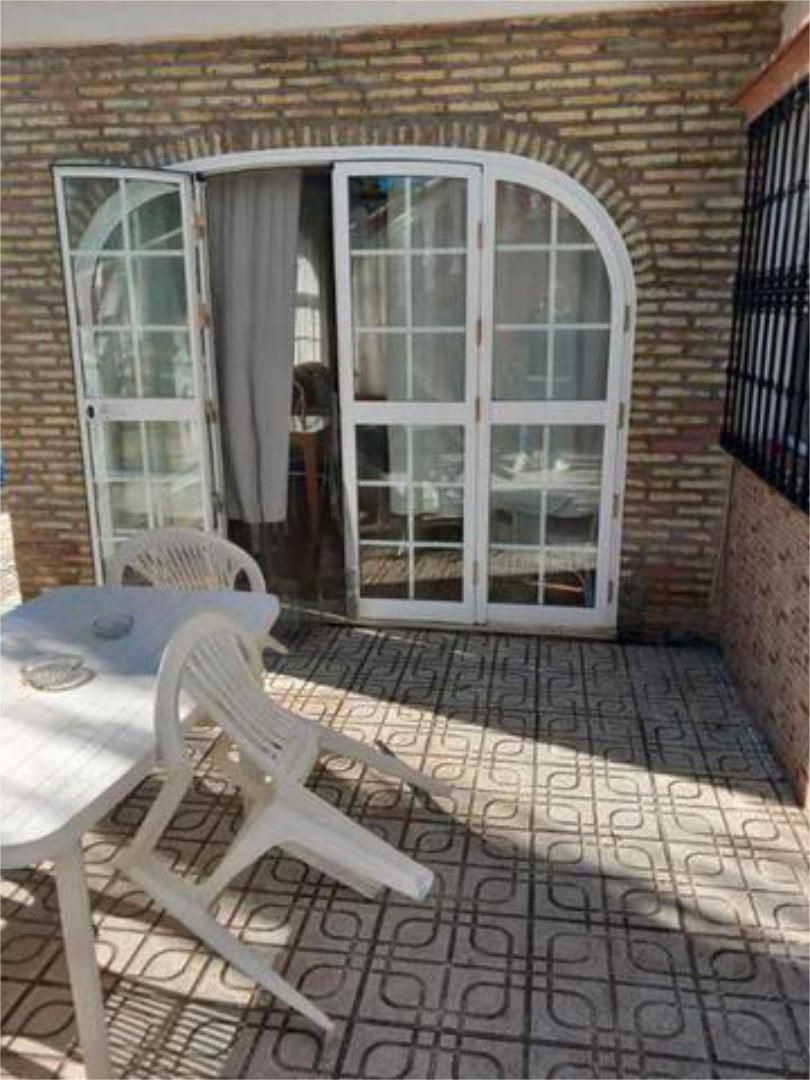 Terrassa de Casa adosada en venda en La Rinconada amb Jardí privat, Piscina i Moblat