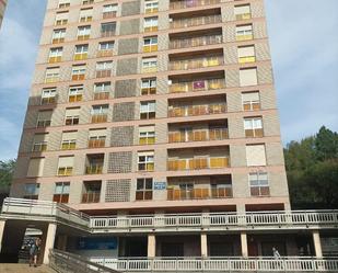 Vista exterior de Pis en venda en Eibar amb Terrassa i Balcó
