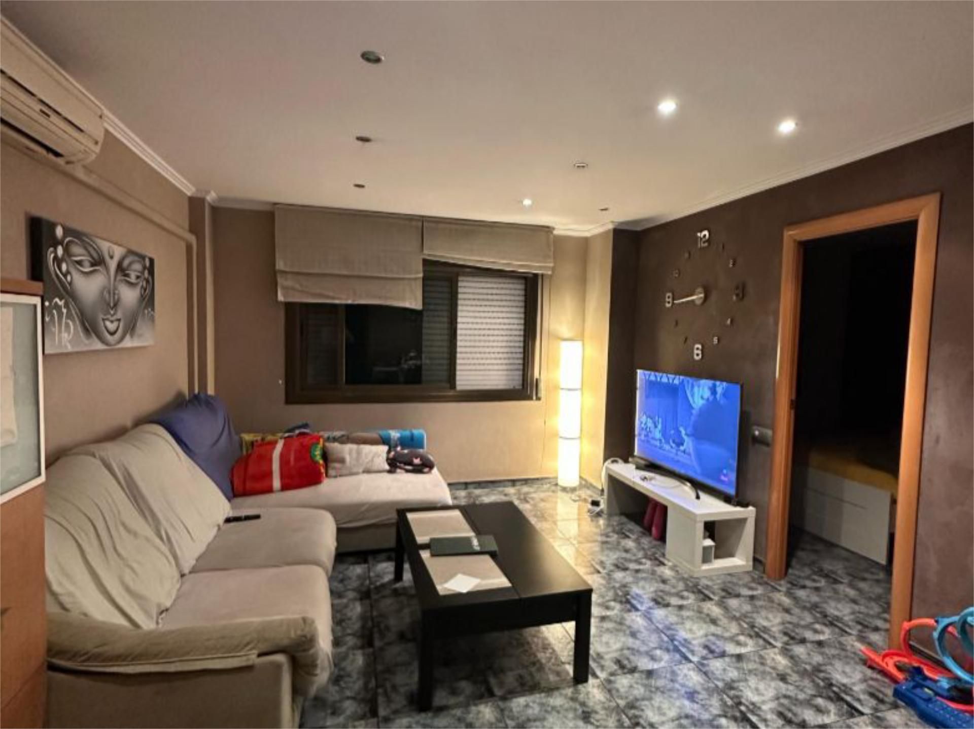 Sala de estar de Piso en venta en Santa Coloma de Gramenet con Aire acondicionado