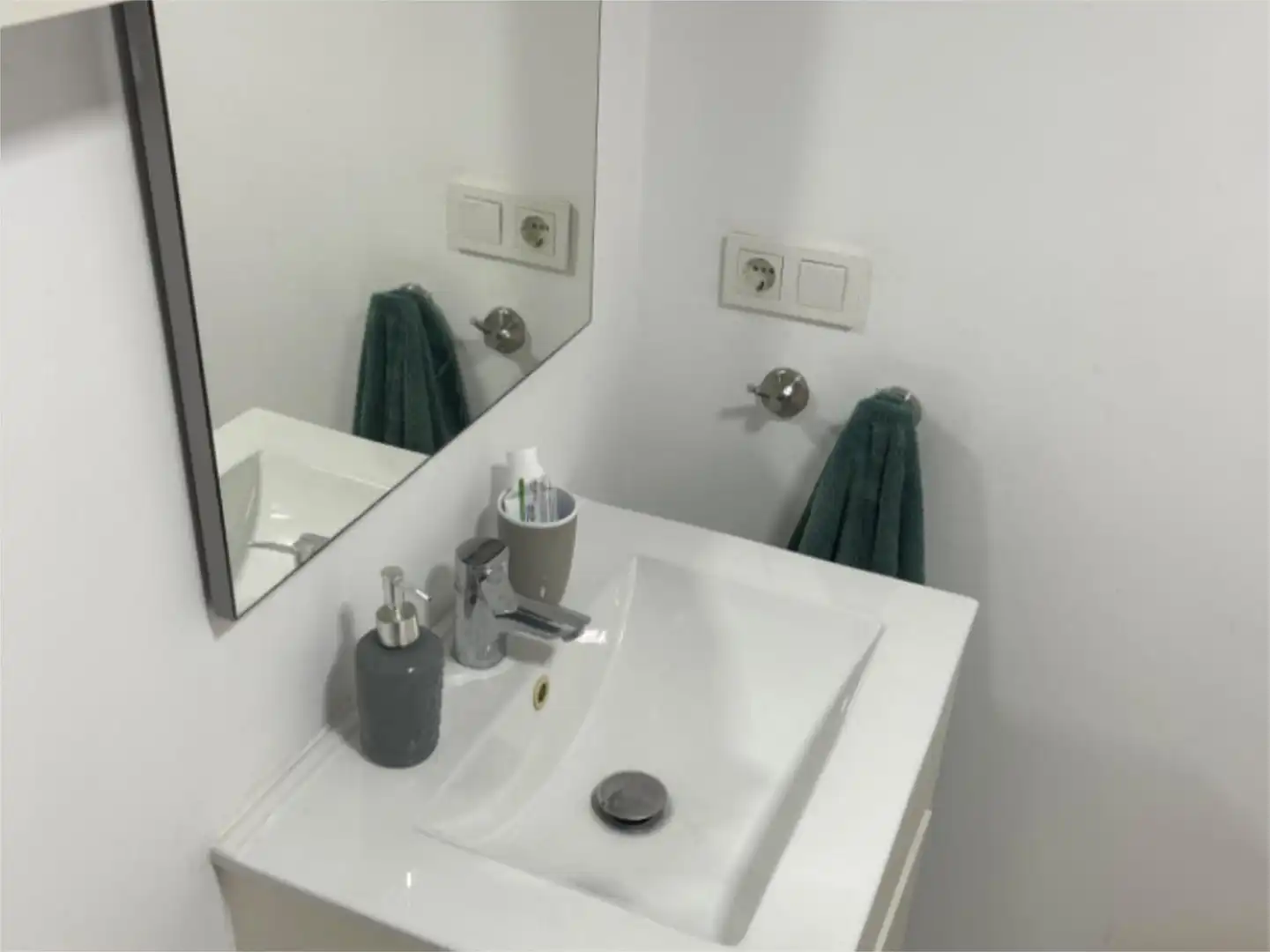 Badezimmer von Wohnung zur Miete in El Campello mit Klimaanlage, Heizung und Privatgarten
