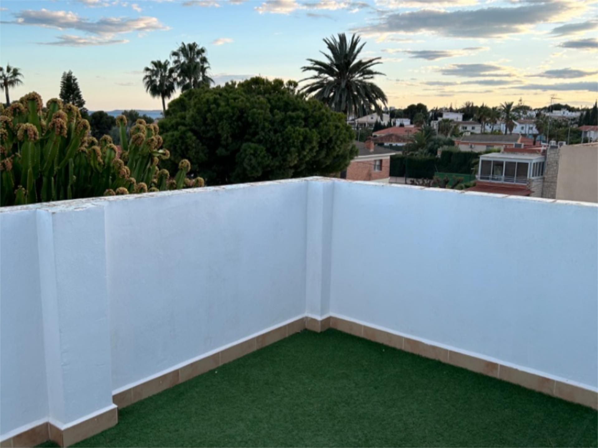 Terrassa de Pis de lloguer en El Campello amb Aire condicionat, Calefacció i Jardí privat