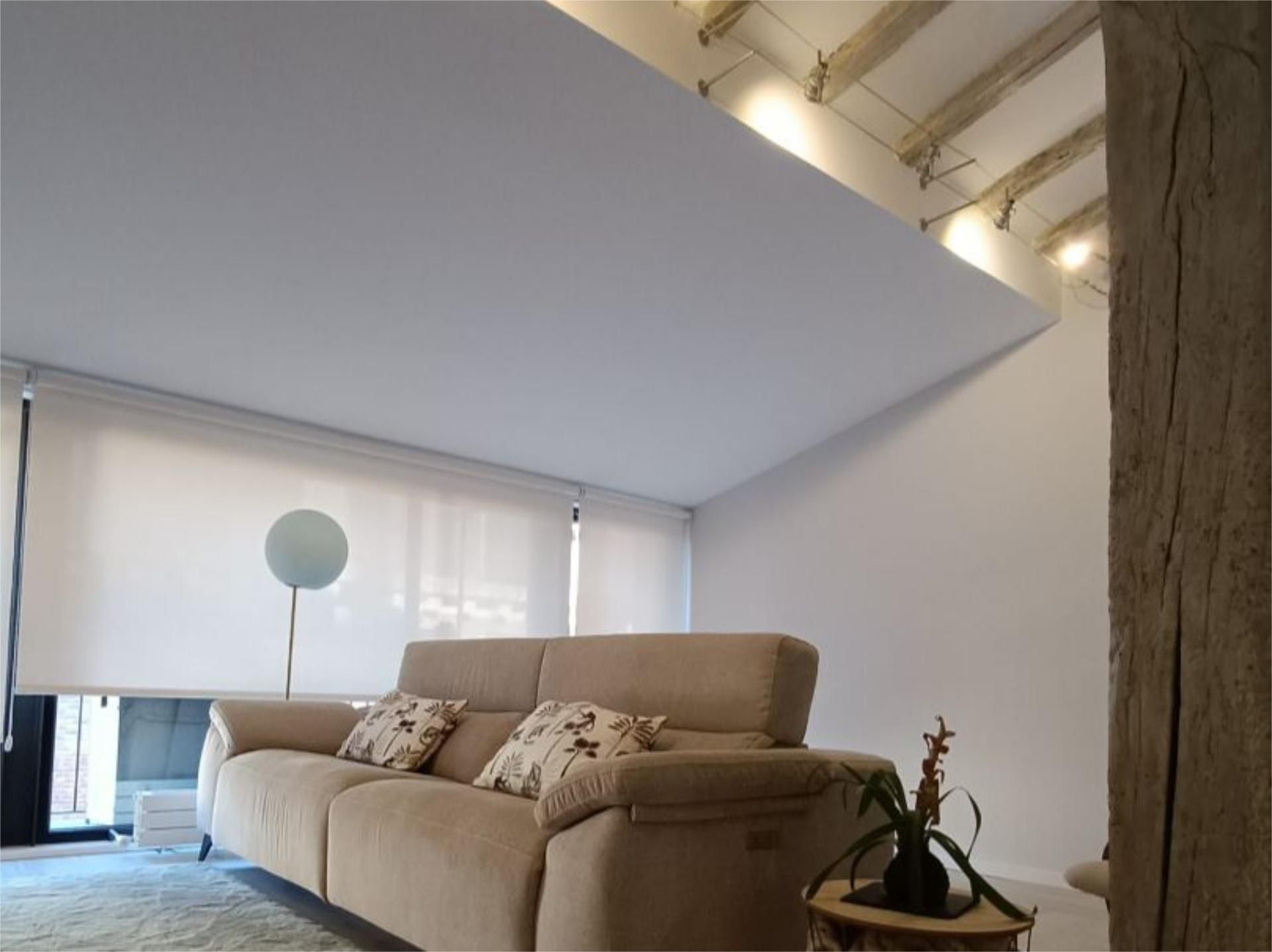Sala d'estar de Pis en venda en Donostia - San Sebastián  amb Aire condicionat i Balcó