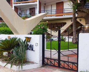 Vista exterior de Pis de lloguer en Roquetas de Mar amb Aire condicionat i Terrassa